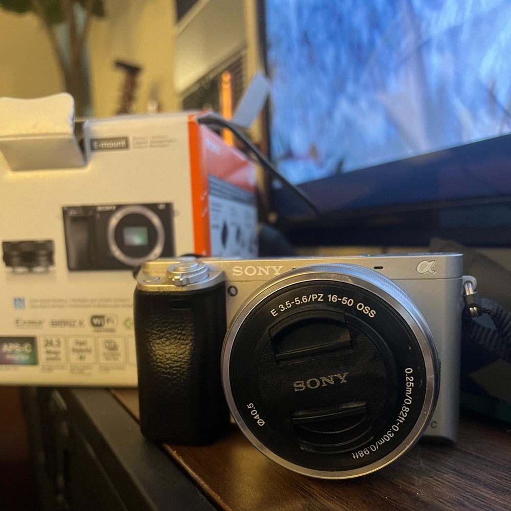 Sony a6000 - Body & Lens